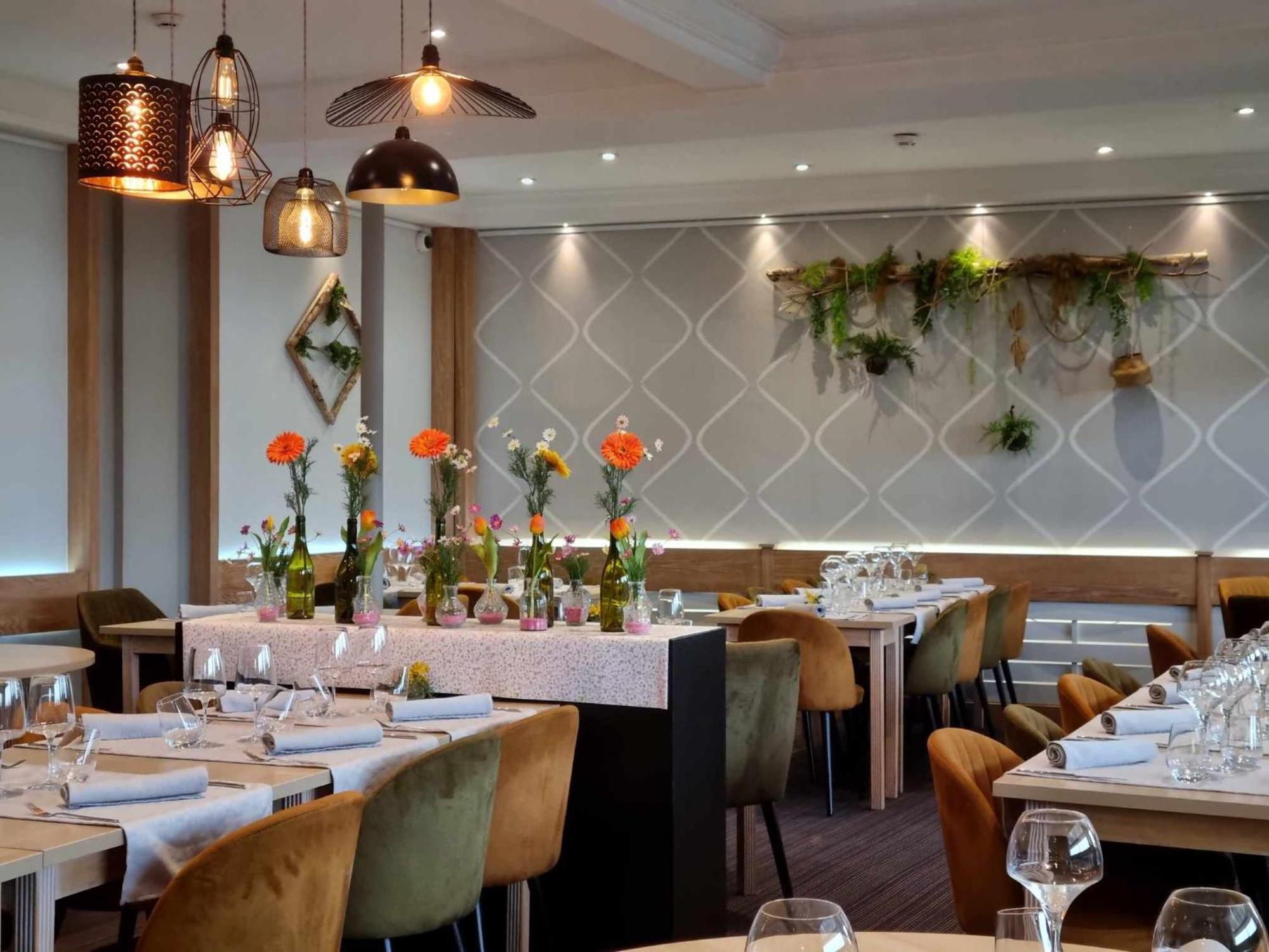 Logis Hotel Schaeffer- Restaurant Le Saint Georges Serrieres  Exterior photo